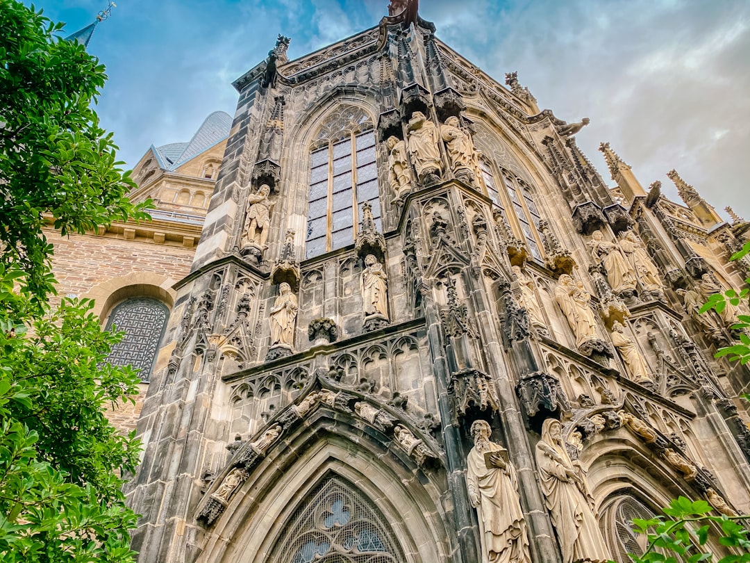 Entdecken Sie den Aachener Dom: ein historischer Schatz in Deutschland - Aachen | Secret World Trip Planner