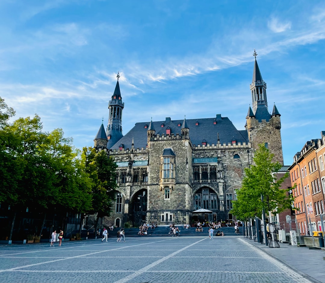 Entdecken Sie den Aachener Dom: ein historischer Schatz in Deutschland - Aachen | Secret World Trip Planner