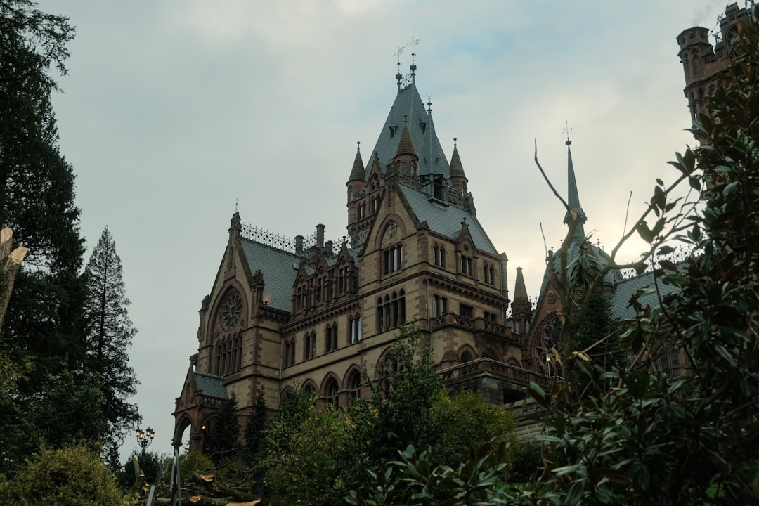 Drachenfels : Un Voyage à Travers l'Histoire et la Beauté Naturelle - Bonn | Secret World Trip Planner