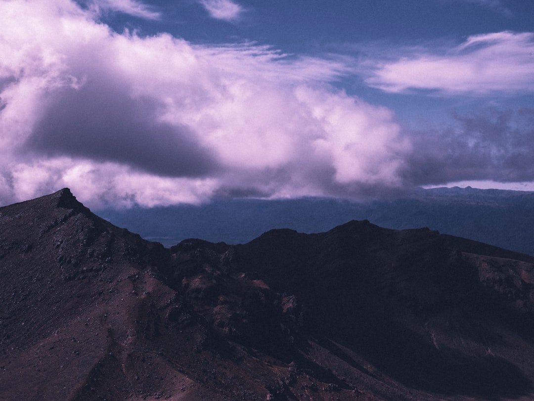 Découvrez le Tongariro Alpine Crossing : Un Trek Unique en Nouvelle-Zélande - Tongariro Alpine Crossing | Secret World Trip Planner