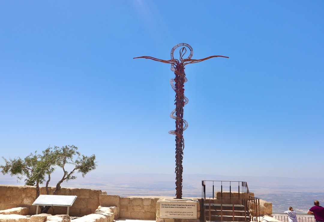 探索尼波山:历史与灵性的旅程 - QP9G+74 Khirbet al-Mukhayyat | Secret World Trip Planner
