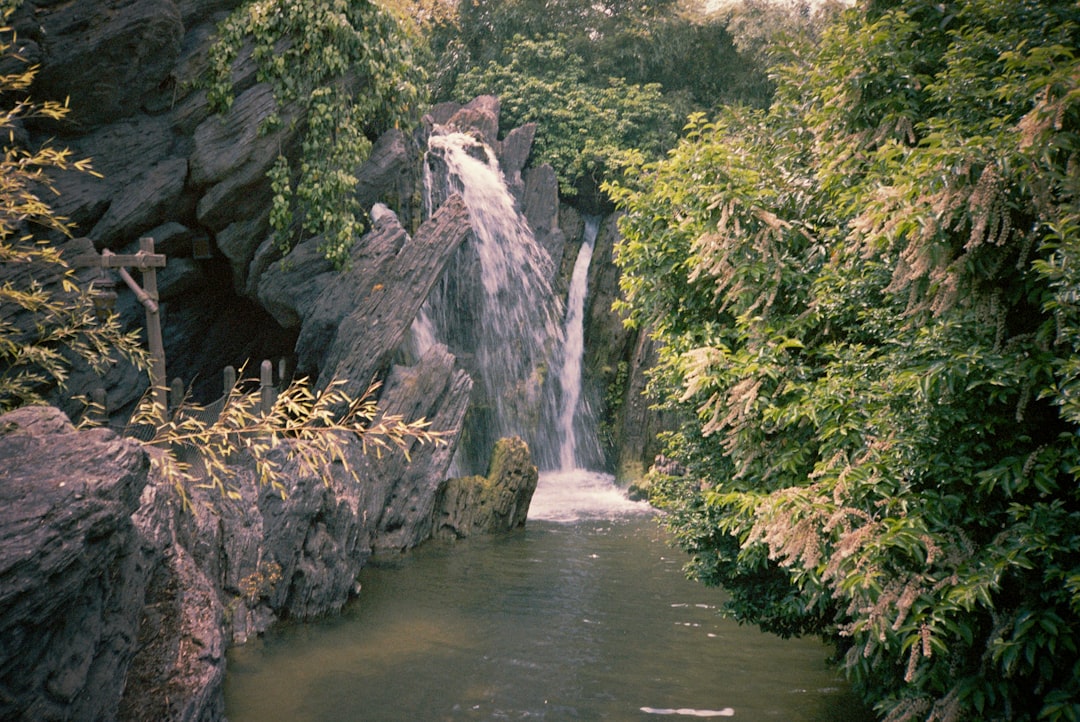 Scopri le meraviglie della Cascade du Ray-Pic in Francia - Cros-de-Géorand | Secret World Trip Planner
