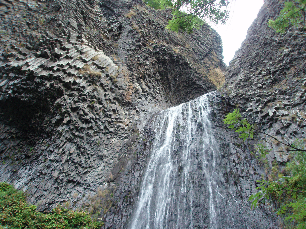 Entdecken Sie die Wunder der Cascade du Ray-Pic in Frankreich - Cros-de-Géorand | Secret World Trip Planner