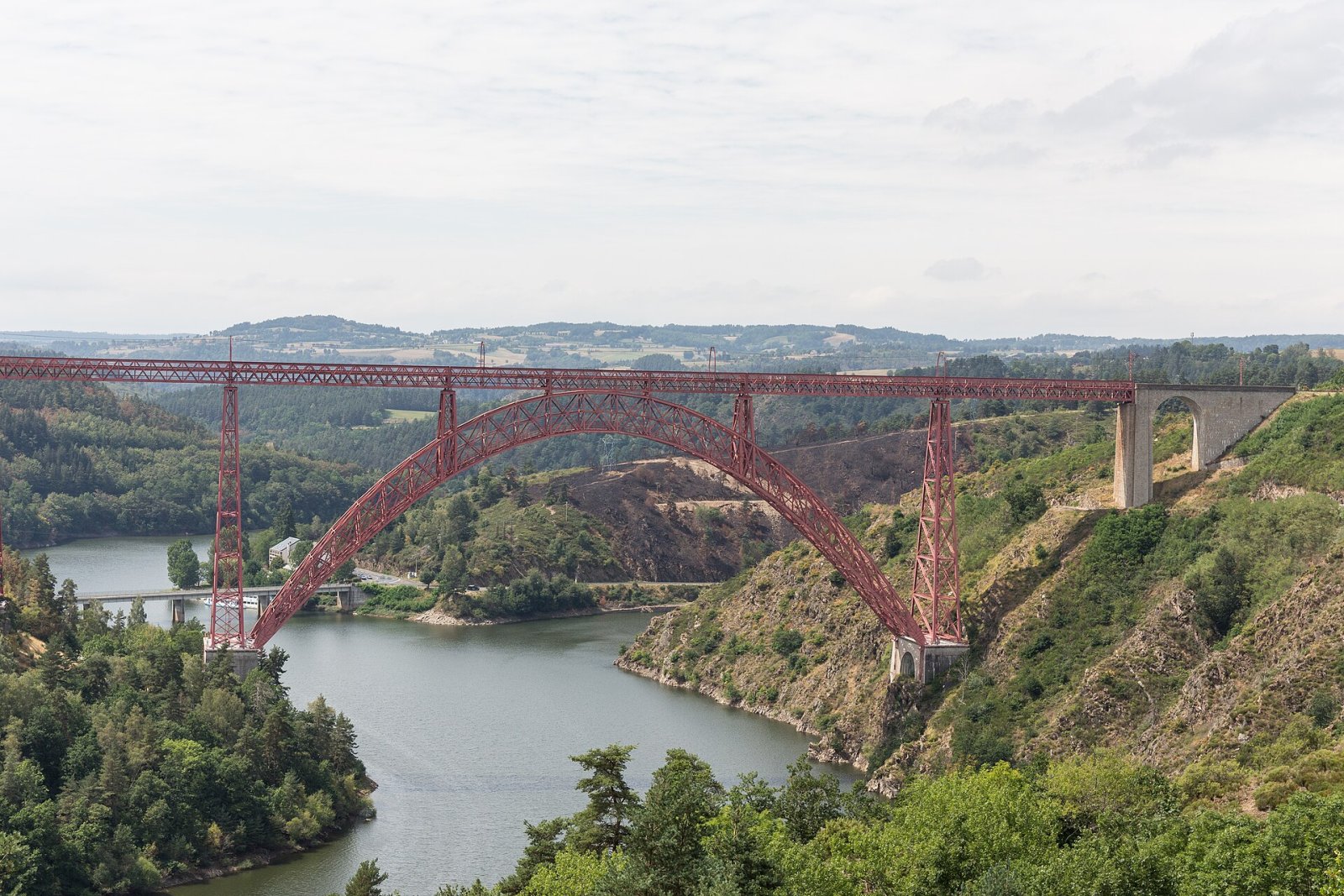 Viaducto de Garabit: una obra maestra de ingeniería en Francia - Les Ternes | Secret World Trip Planner