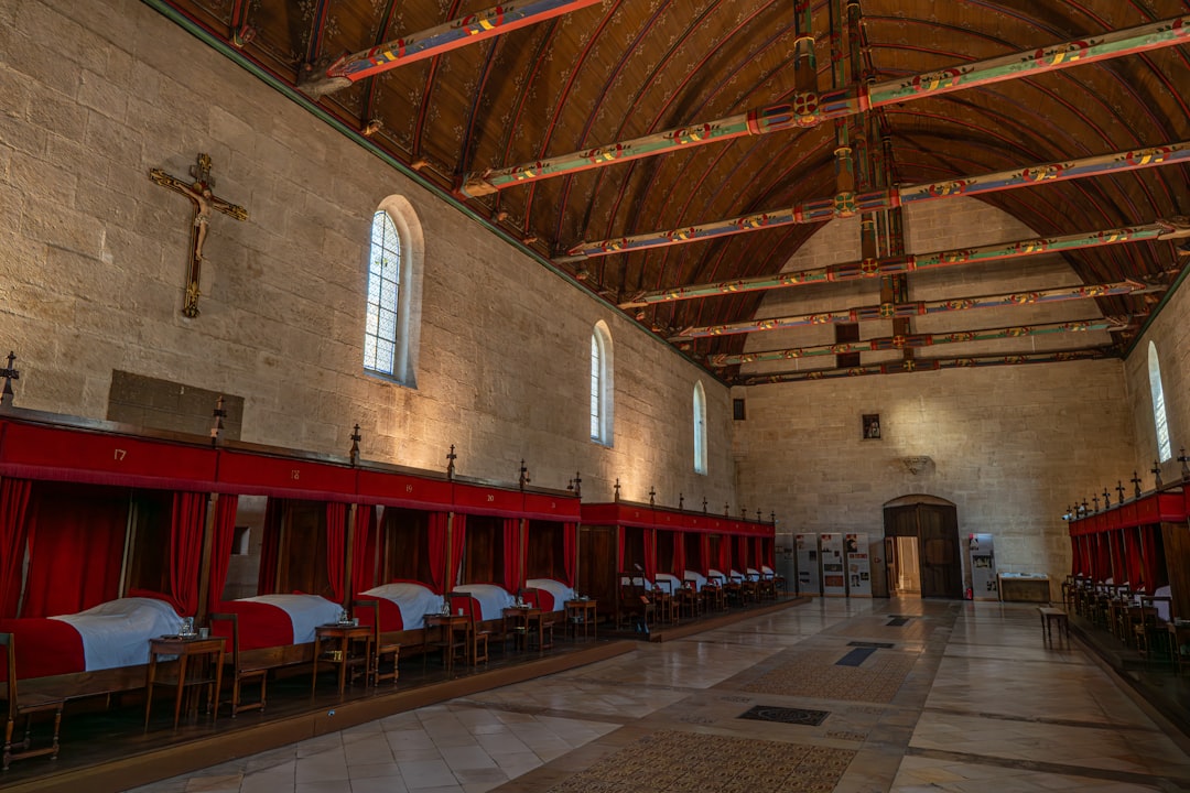 Hospices de Beaune를 발견하세요: 부르고뉴의 보석 - Beaune | Secret World Trip Planner