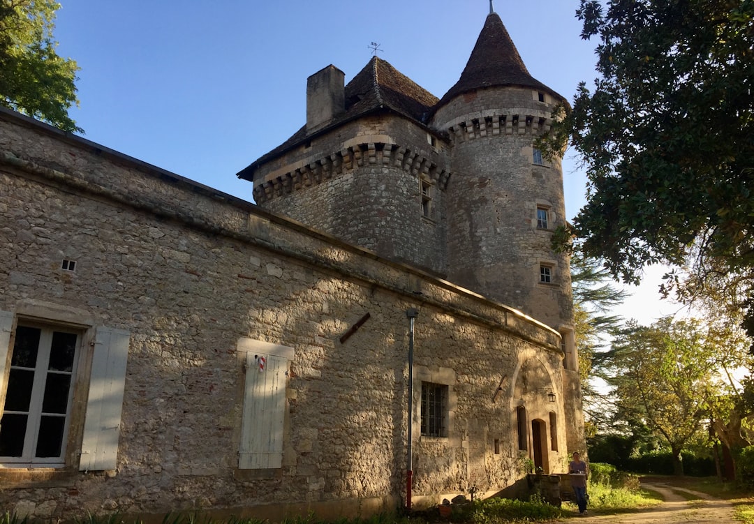 Entdecken Sie den Charme des Château de Pierreclos in Burgund - Cluny | Secret World Trip Planner