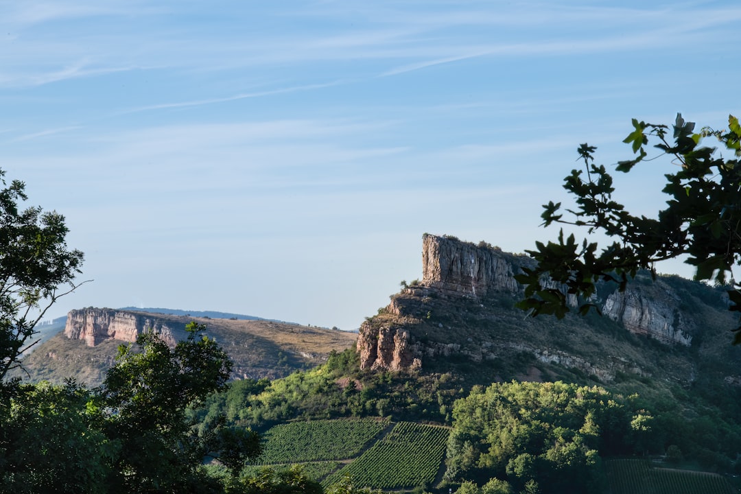 Roche de Solutré: uma joia natural na Borgonha - Donzy-le-Pertuis | Secret World Trip Planner
