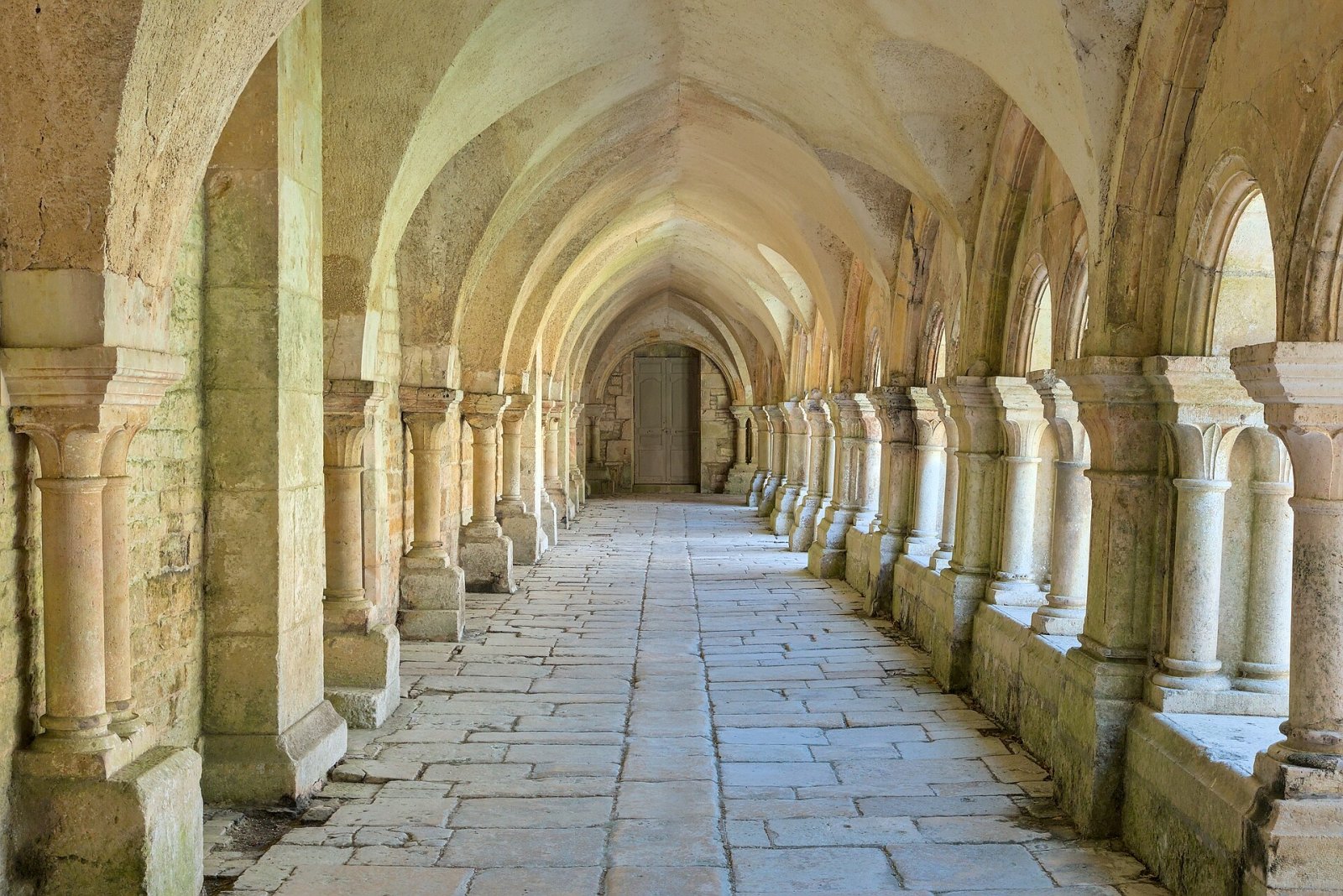 Scopri l'Abbaye de Fontenay: un tesoro della Borgogna - Marmagne | Secret World Trip Planner