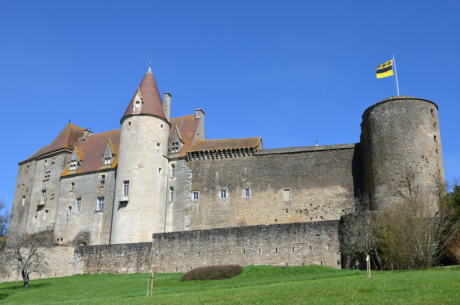 ブルゴーニュのシャトー・ド・シャトーヌフの魅力を発見する - Vandenesse-en-Auxois | Secret World Trip Planner