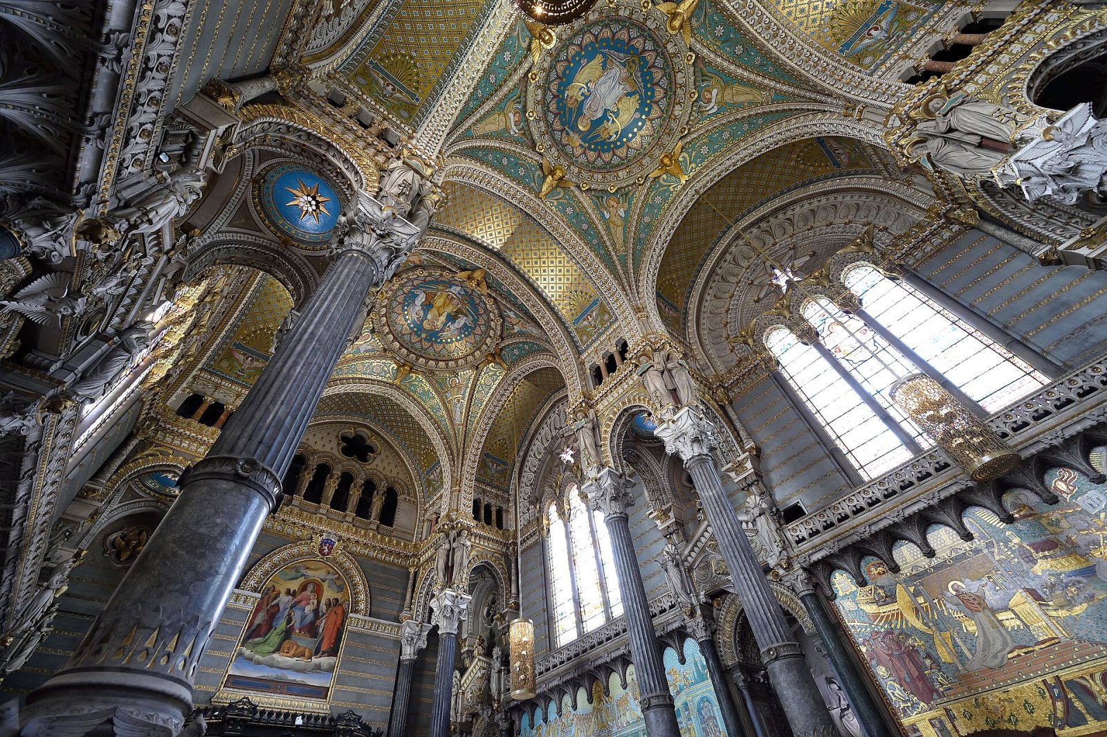 Entdecken Sie die Basilique de Fourvière: ein Juwel von Lyon - Lyon | Secret World Trip Planner