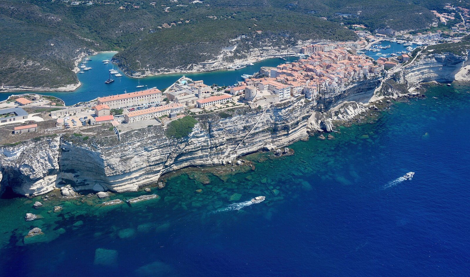 Découvrir Bonifacio : la perle de la Corse entre histoire et beautés naturelles - Bonifacio | Secret World Trip Planner
