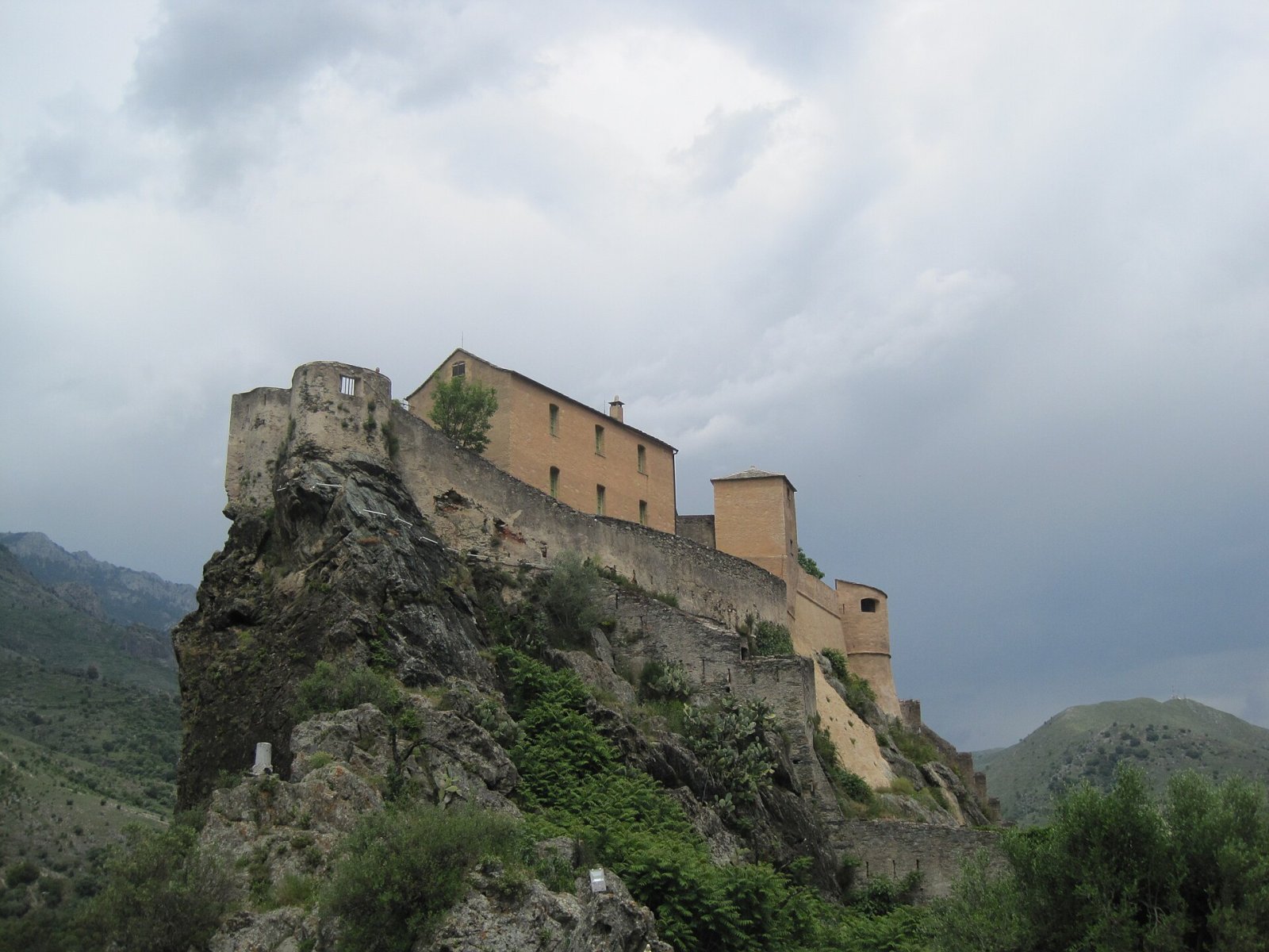 Découvrez la Citadelle de Corte : Histoire et Beauté de la Corse - Corte | Secret World Trip Planner