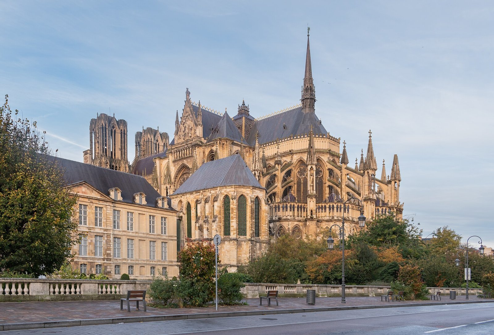 Visita la majestuosa Cathédrale de Reims: una obra maestra gótica - Reims | Secret World Trip Planner