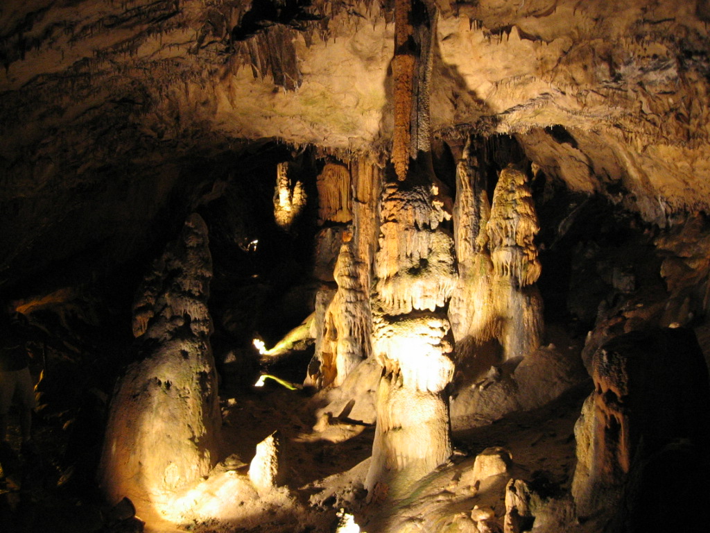 Descubra as Encantadoras Grutas d'Osselle na Bourgogne-Franche-Comté - Abbans-Dessous | Secret World Trip Planner