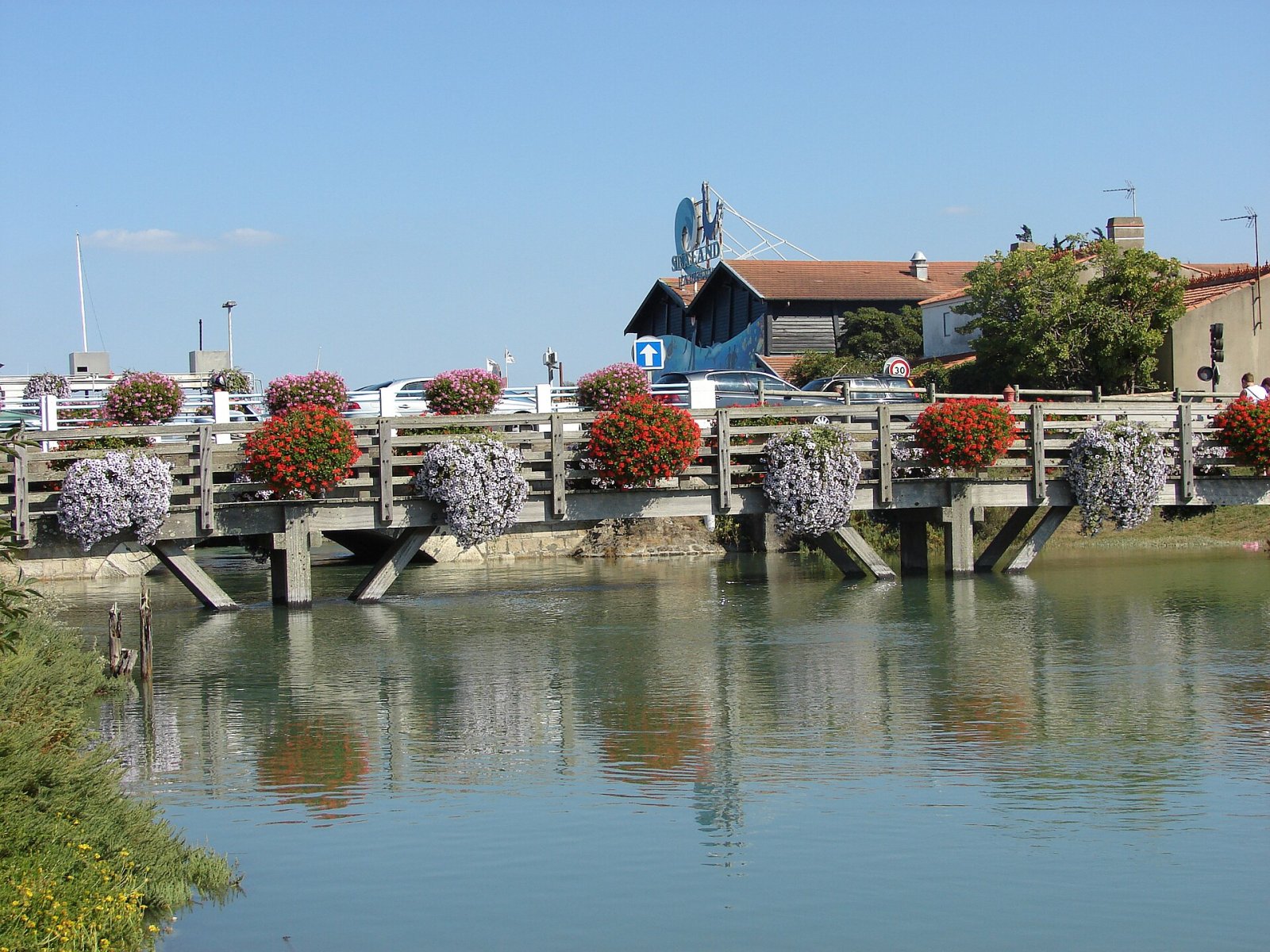 诺伊尔穆捷岛：法国自然中的一片天堂 - Saint-Florent-sur-Cher | Secret World Trip Planner