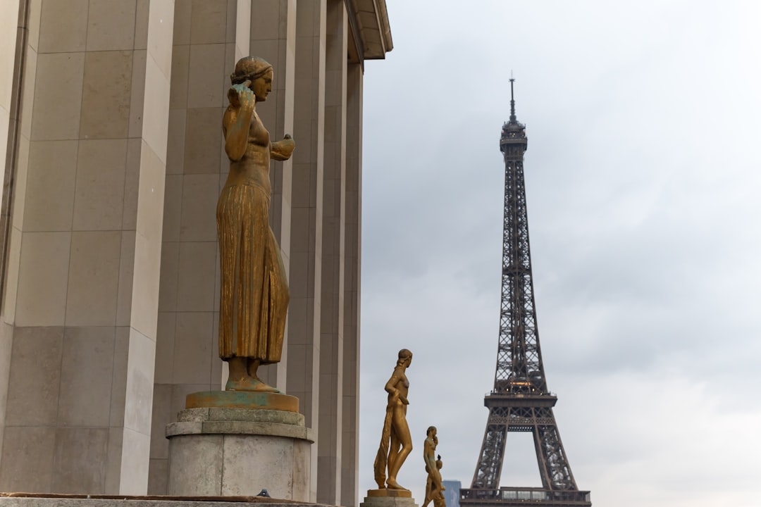 エッフェル塔を発見：パリとフランスの象徴 - Paris | Secret World Trip Planner