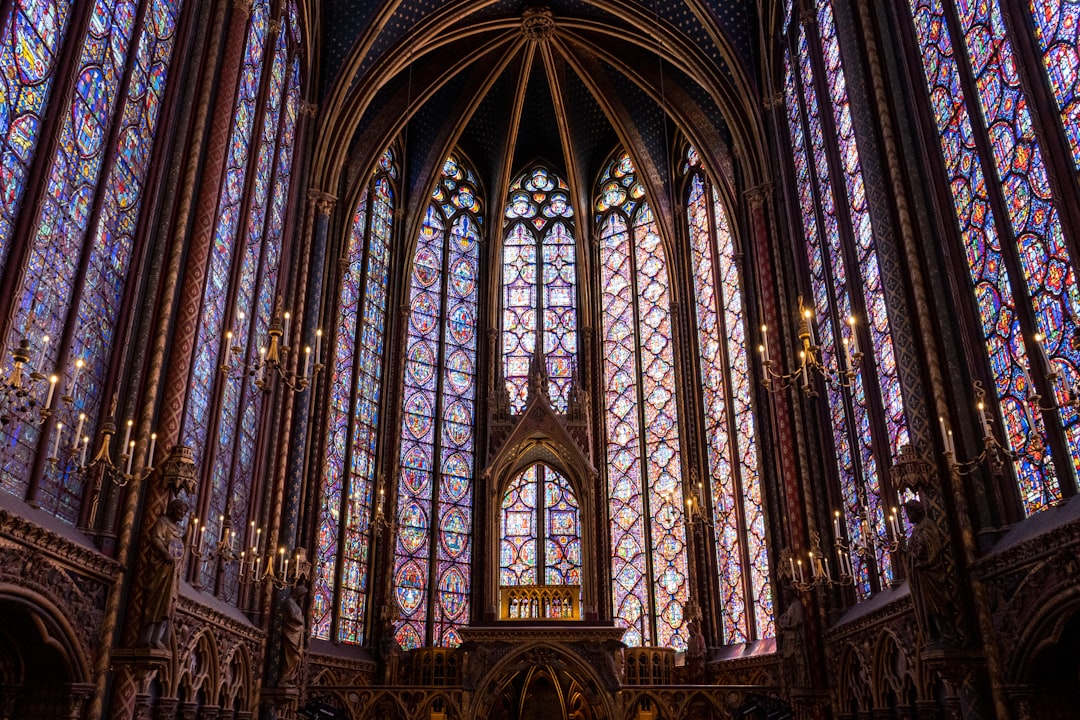Entdecken Sie die Sainte-Chapelle: Ein Juwel von Paris - Paris | Secret World Trip Planner
