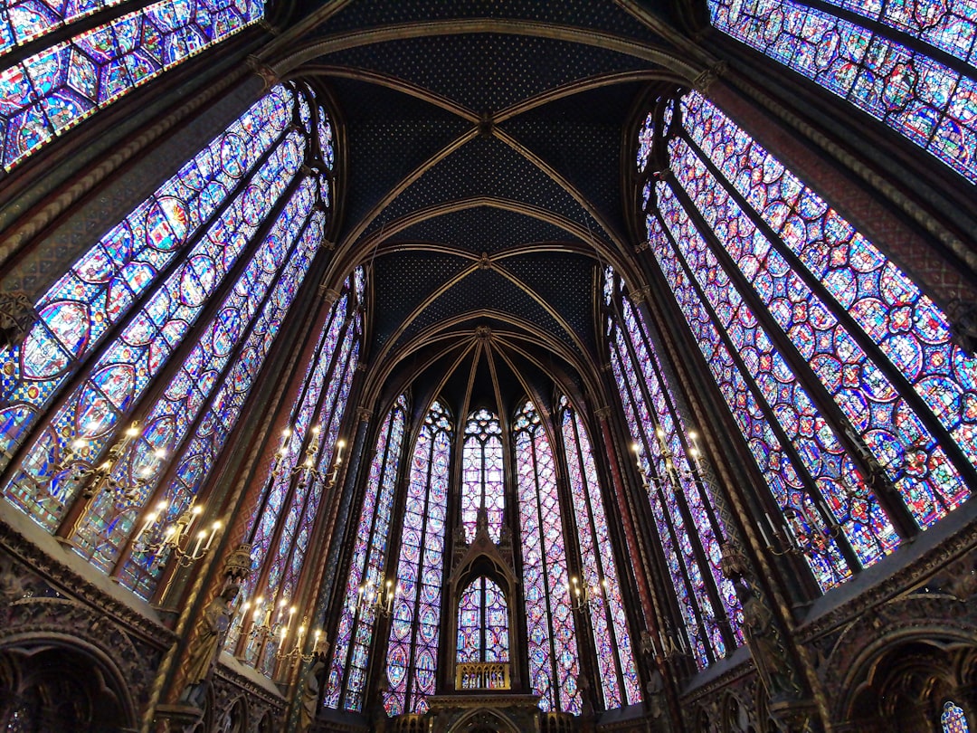 Entdecken Sie die Sainte-Chapelle: Ein Juwel von Paris - Paris | Secret World Trip Planner