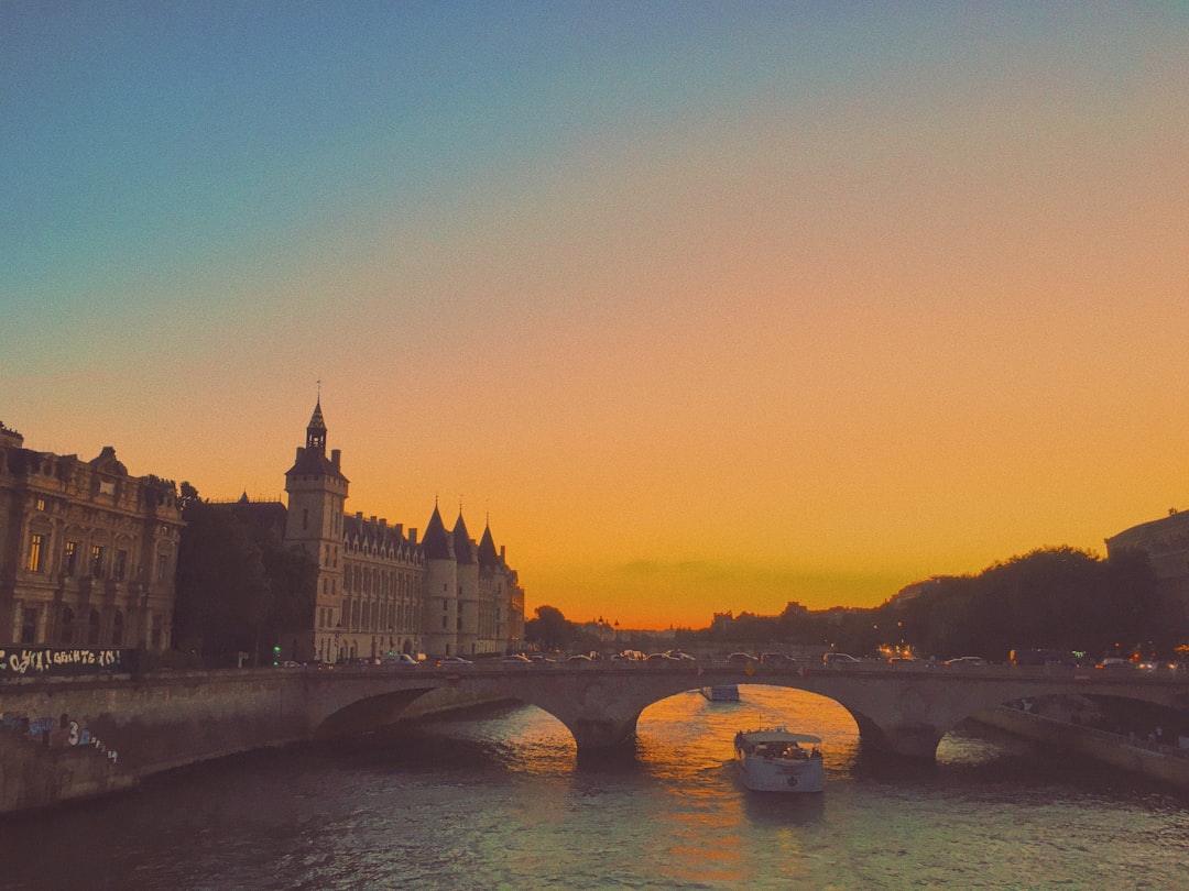 Conciergerie: Storia e Bellezza della Parigi Medievale - Paris | Secret World Trip Planner