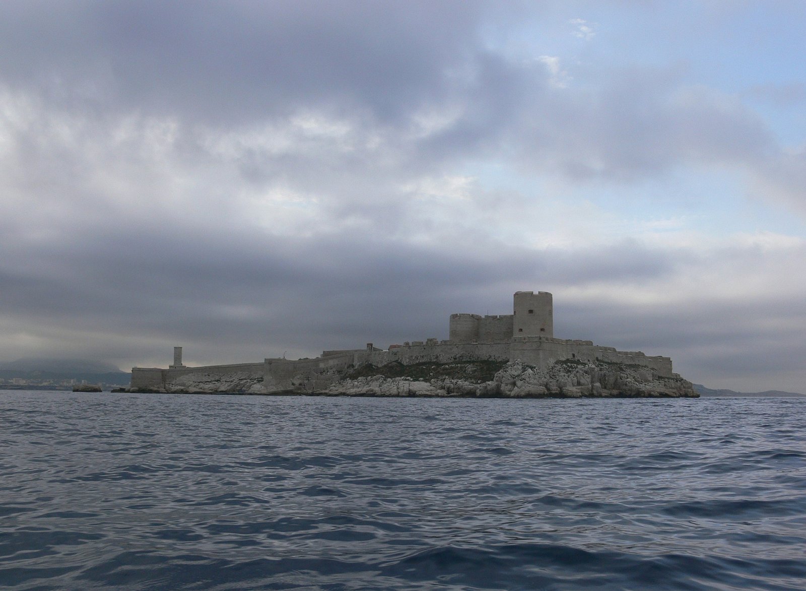 Découvrez le charme du Château d'If à Marseille - Marseille | Secret World Trip Planner