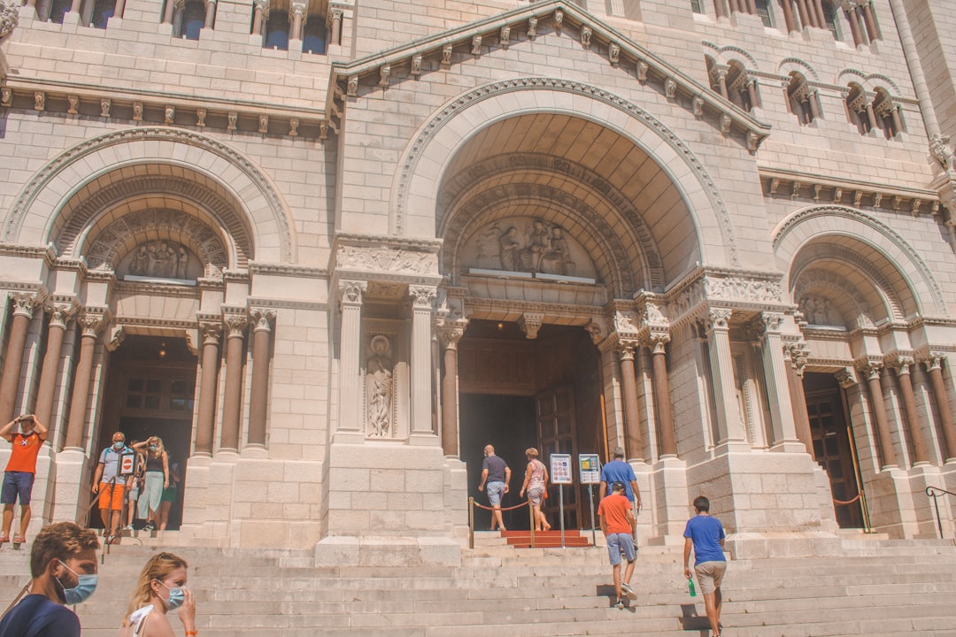 Descubre la Cathédrale de Mónaco: una joya de cultura e historia - Palais Princier | Secret World Trip Planner