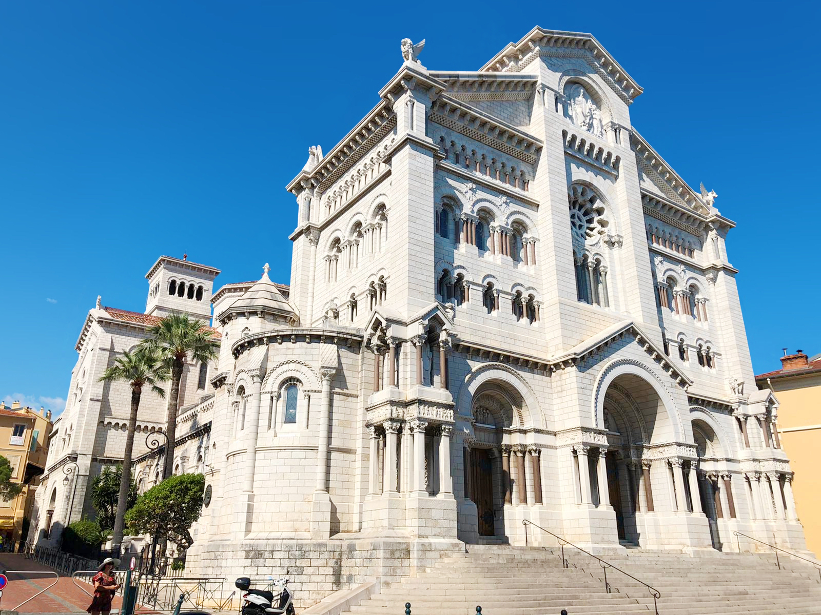 Descubra a Cathédrale de Monaco: um tesouro de cultura e história - Palais Princier | Secret World Trip Planner