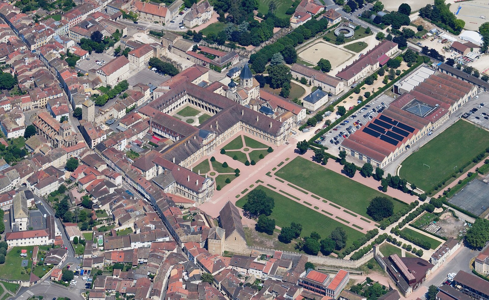 Abbaye de Cluny: un tesoro della Bourgogne-Franche-Comté - Cluny | Secret World Trip Planner