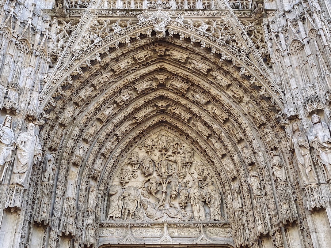 Entdecken Sie die majestätische Cathédrale de Rouen in der Normandie - Rouen | Secret World Trip Planner