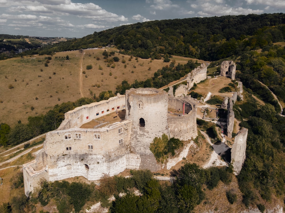 Descubra o Château Gaillard: um tesouro histórico na Normandia - Les Andelys | Secret World Trip Planner