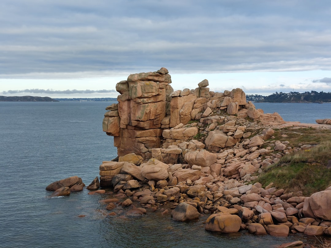 Explorando la Côte de Granit Rose: una joya de Bretaña - Montolivet | Secret World Trip Planner