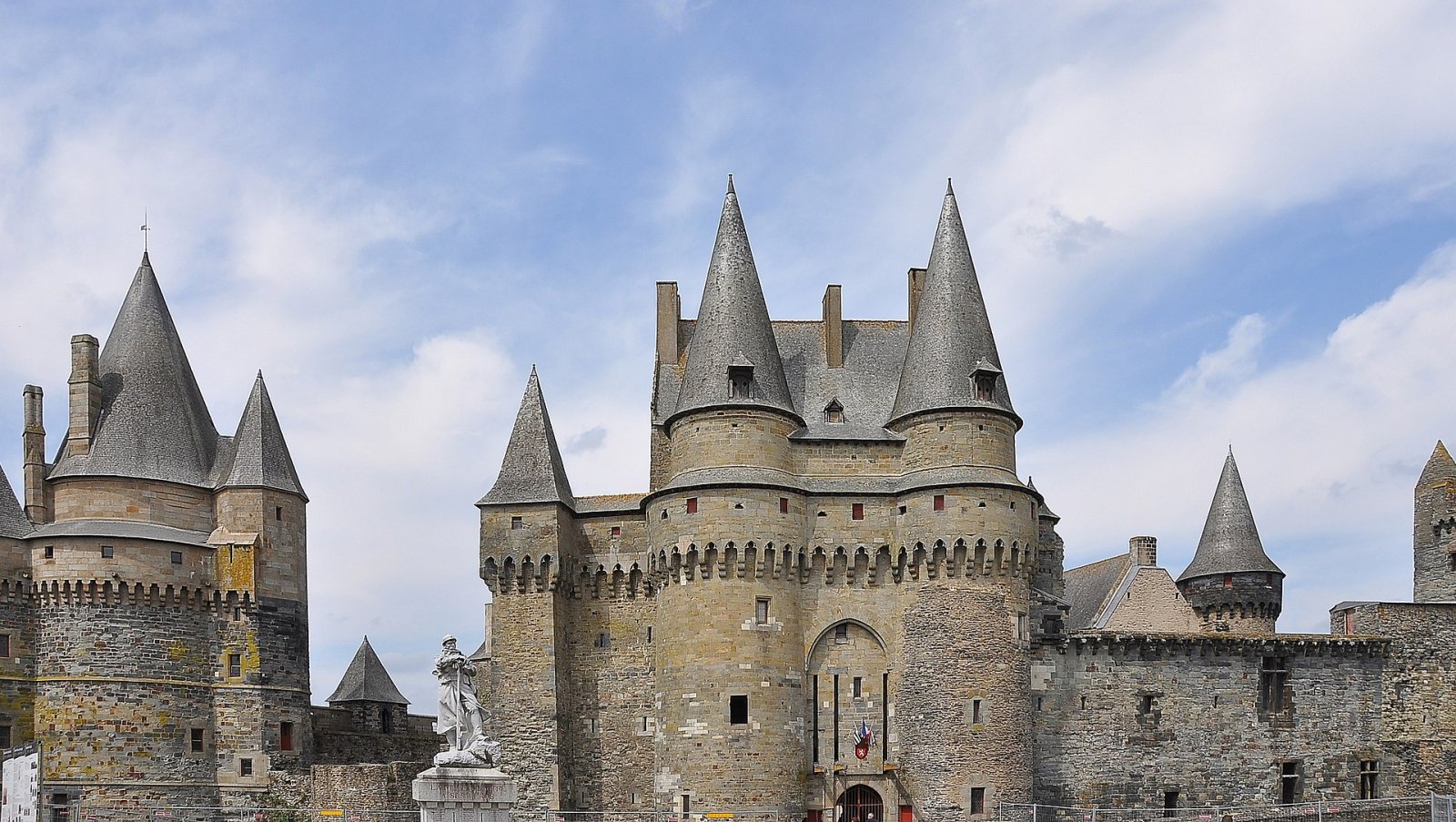 Discover the Charm of Château de Vitré in Brittany - Vald'Yerre | Secret World Trip Planner