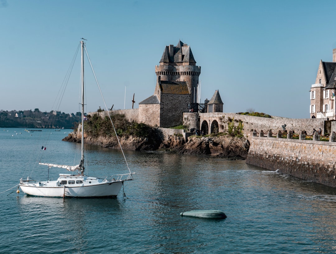 Descubra os Remparts de Saint-Malo: História e Beleza da Bretanha - Pecqueuse | Secret World Trip Planner