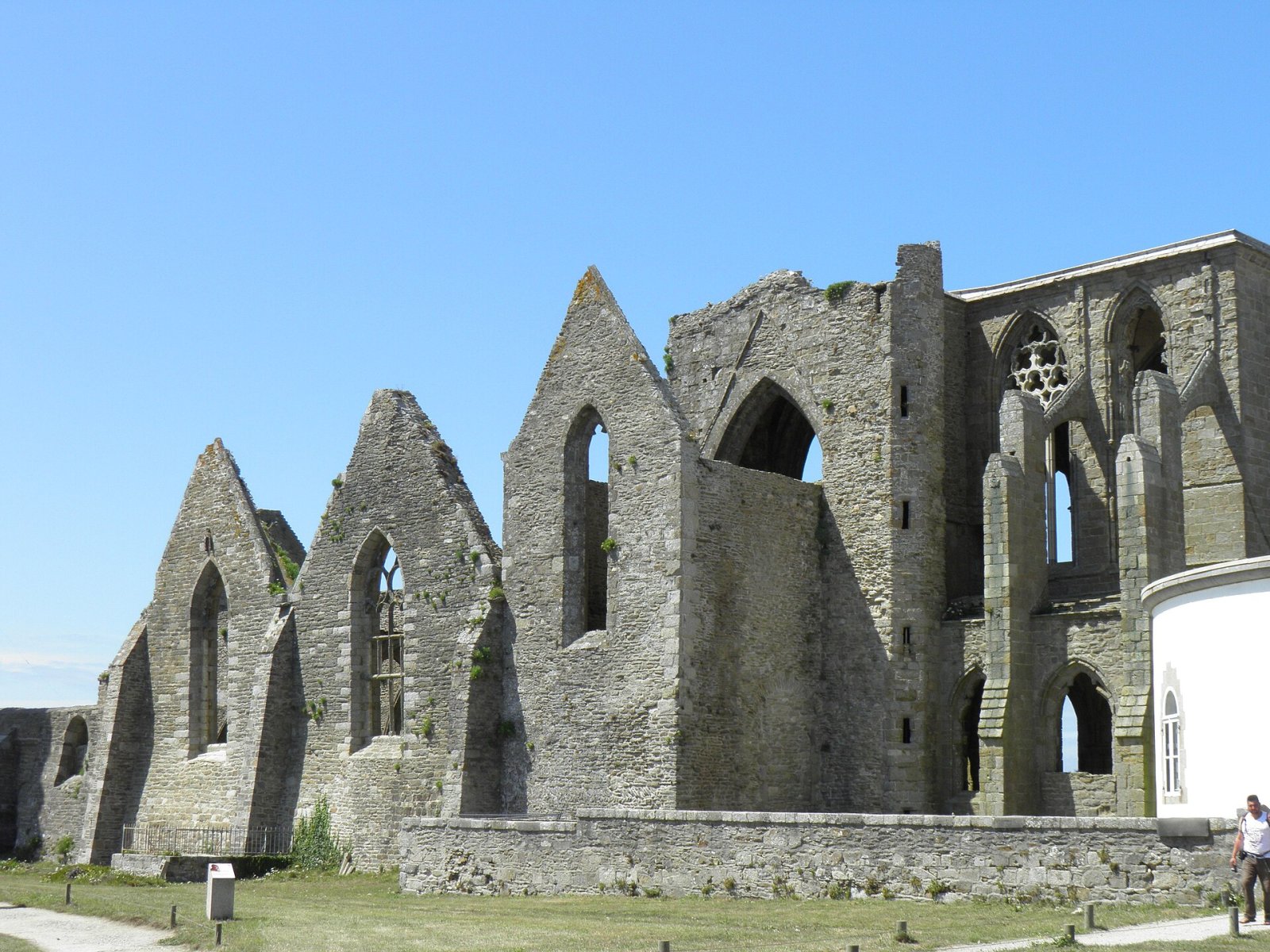 Entdecken Sie die Abbaye Saint-Mathieu: ein Schatz der Bretagne - Thil | Secret World Trip Planner