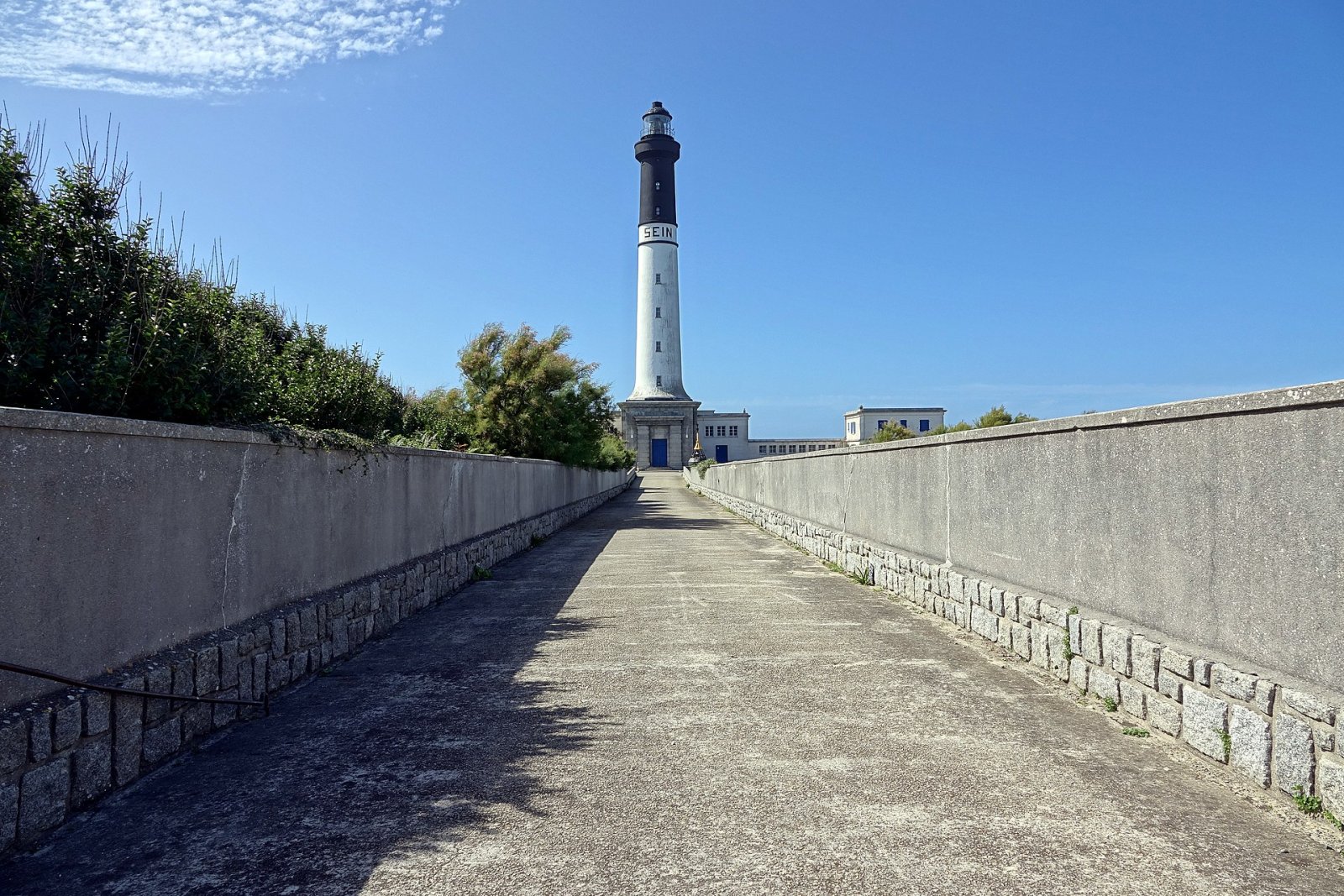 Descubre el Faro de Sein: una joya de Bretaña - Châteauvillain | Secret World Trip Planner