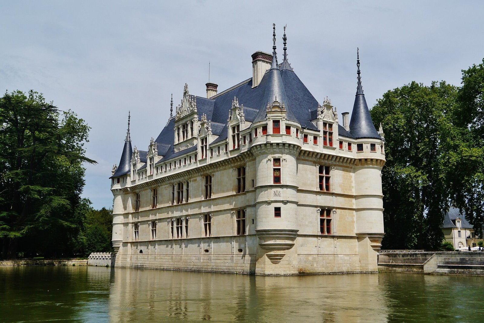 Descubre el Château d'Azay-le-Rideau: una joya del Valle del Loira - Azay-le-Rideau | Secret World Trip Planner