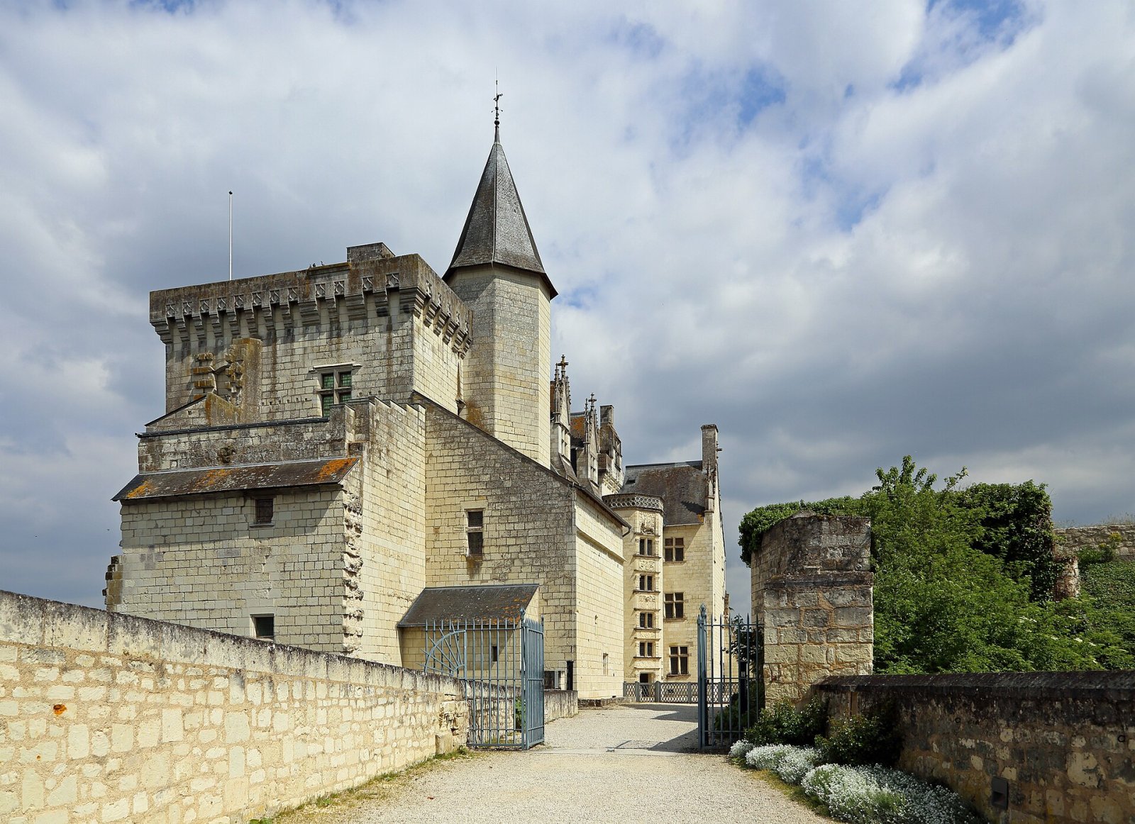 Scopri il Fascino del Château de Montsoreau nella Valle della Loira - Montsoreau | Secret World Trip Planner