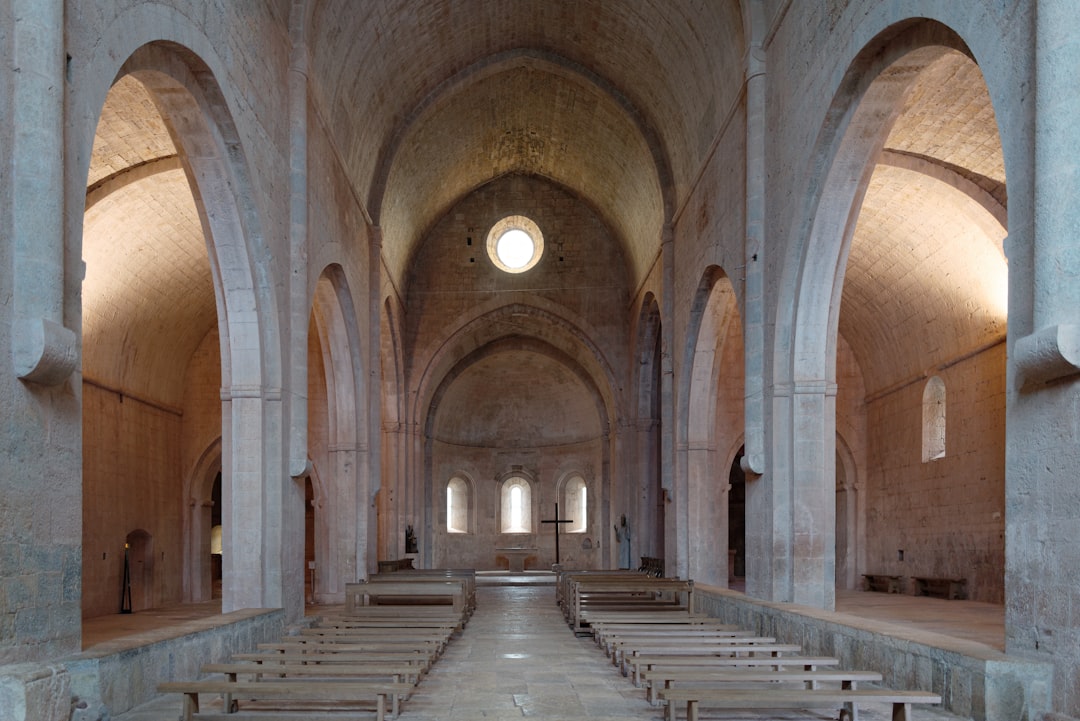 Visita l'Abbaye de Fontevraud: un gioiello culturale in Francia - Fontevraud-l'Abbaye | Secret World Trip Planner
