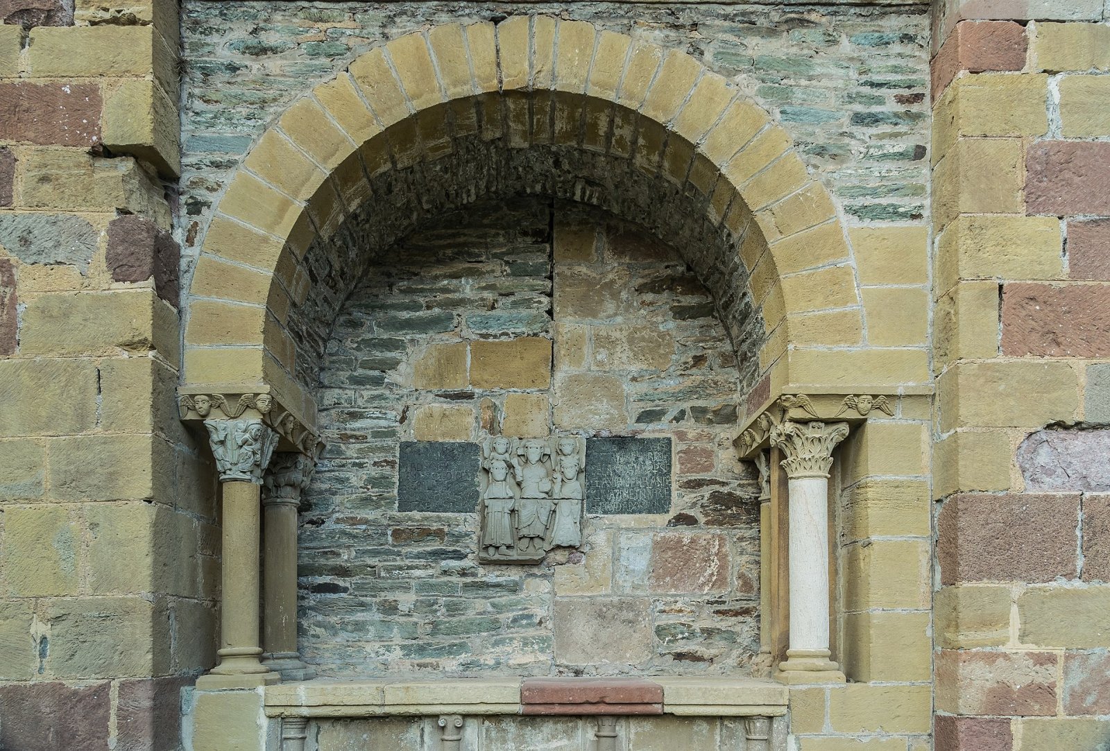 Entdecken Sie die Abbaye de Conques: ein Juwel der okzitanischen Kultur - Conques-en-Rouergue | Secret World Trip Planner