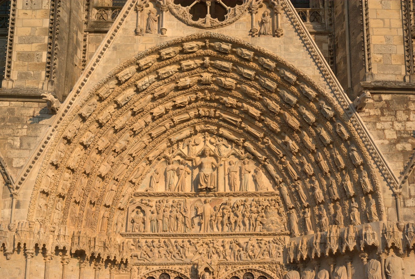 Откройте для себя величественный собор Сен-Этьен в Бурже - Bourges | Secret World Trip Planner
