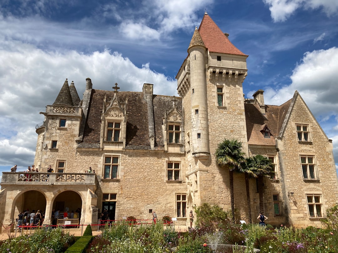 Découvrez le Château des Milandes : histoire et beautés en Dordogne - Saint-Vincent-de-Cosse | Secret World Trip Planner