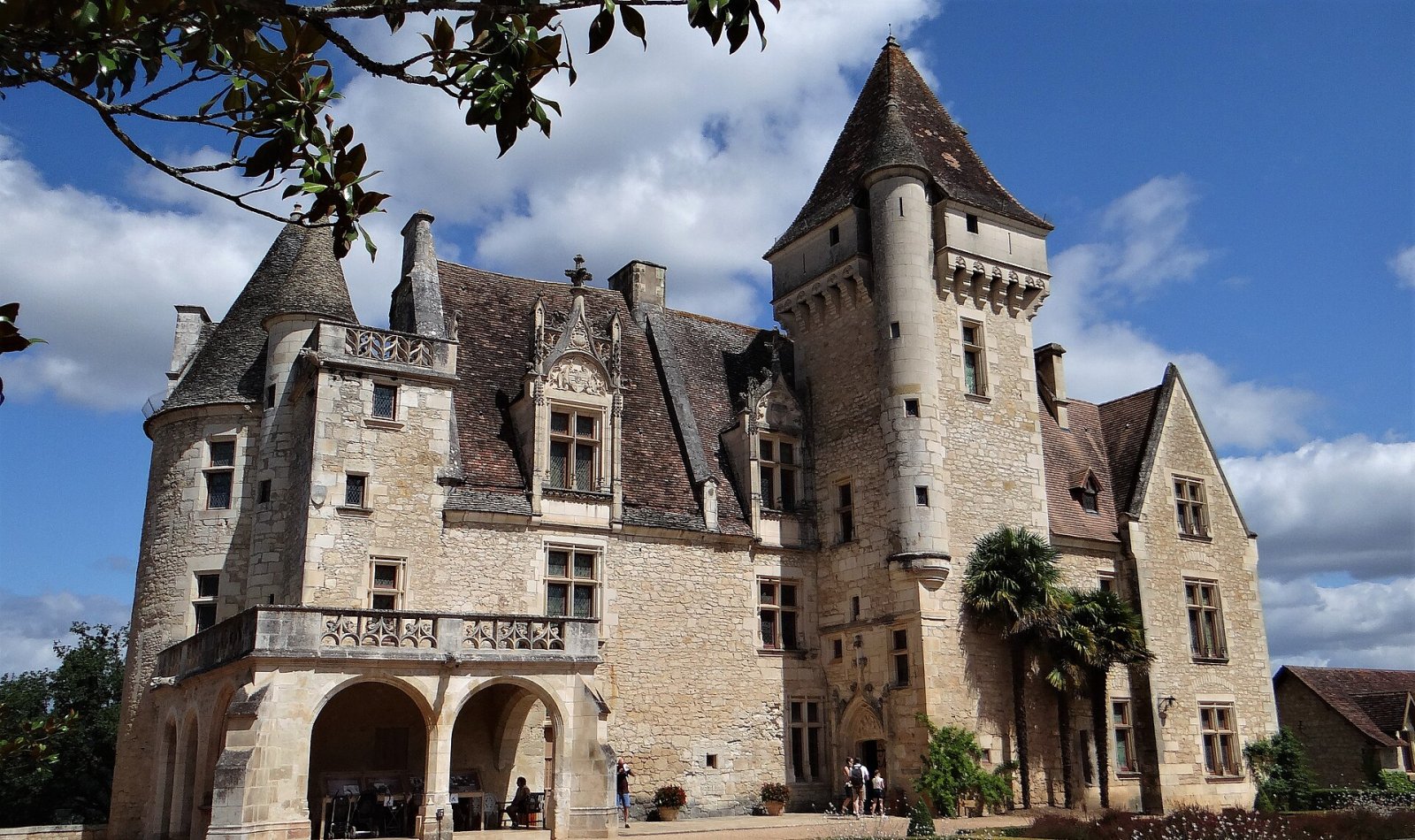 探索米朗德城堡：多尔多涅的历史与美丽 - Saint-Vincent-de-Cosse | Secret World Trip Planner