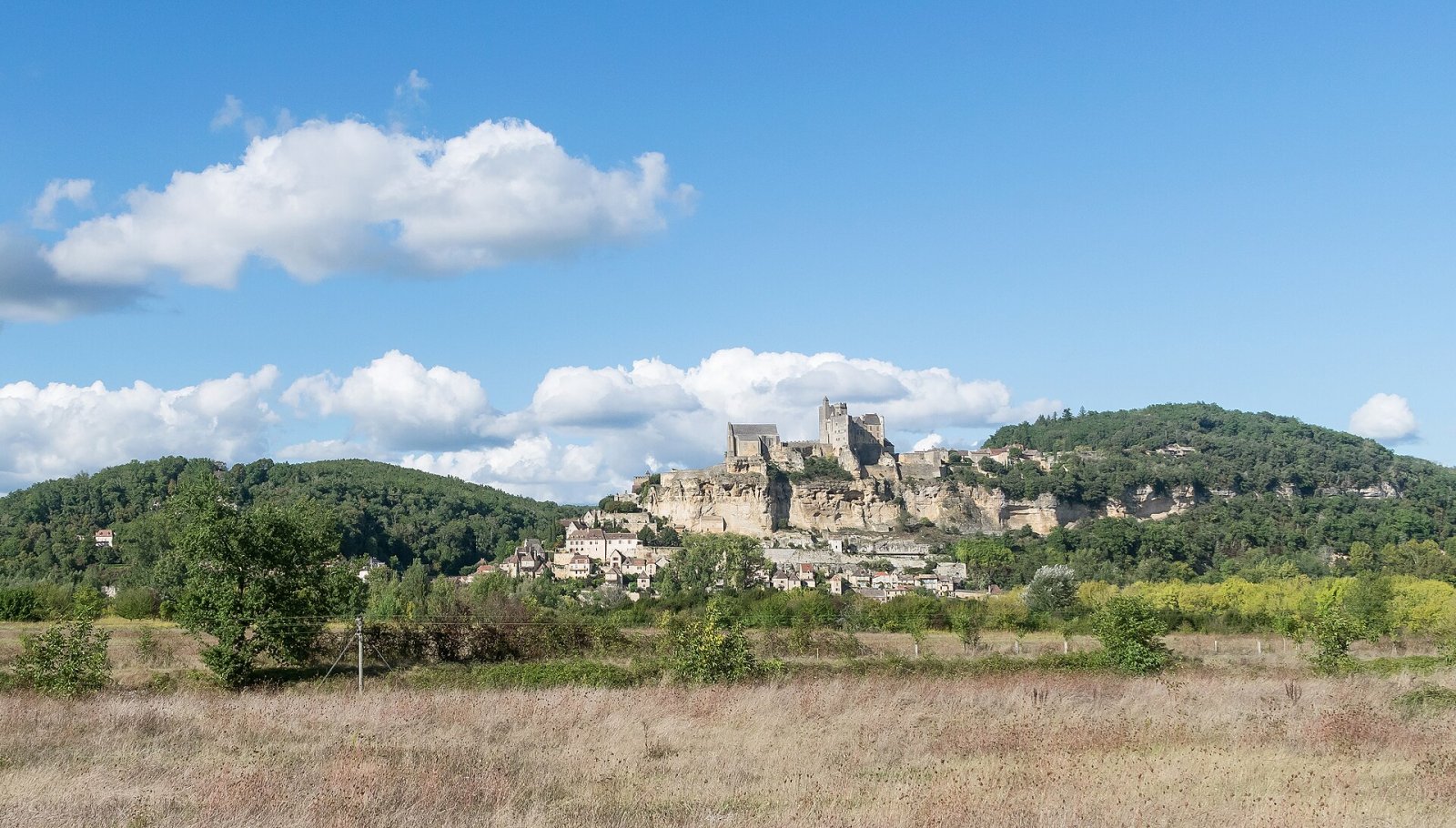 Découvrez le Charme du Château de Beynac en France - Vézac | Secret World Trip Planner