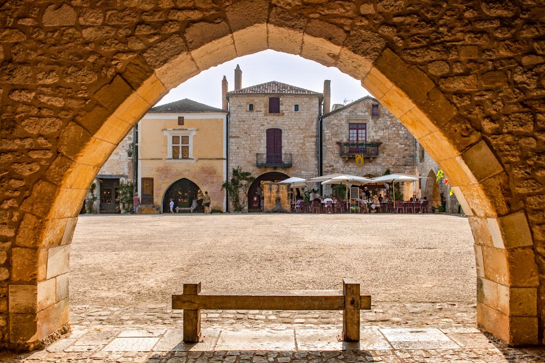 Scopri la Bastide de Monpazier: un gioiello della Nouvelle-Aquitaine - Marsalès | Secret World Trip Planner