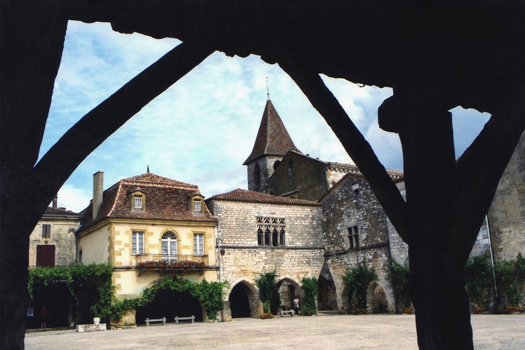 Descubra a Bastide de Monpazier: uma joia da Nouvelle-Aquitaine - Marsalès | Secret World Trip Planner