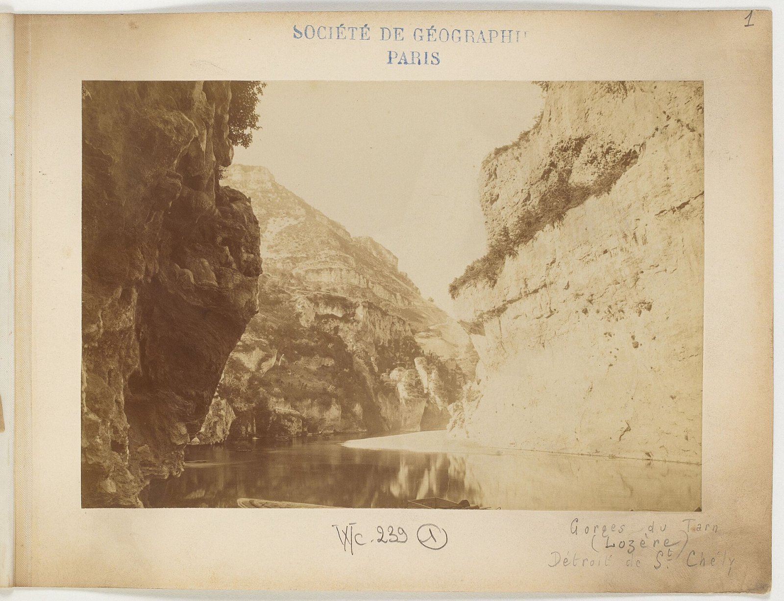 Descubra as Gorges de l'Aveyron em Saint-Antonin-Noble-Val - Saint-Antonin-Noble-Val | Secret World Trip Planner