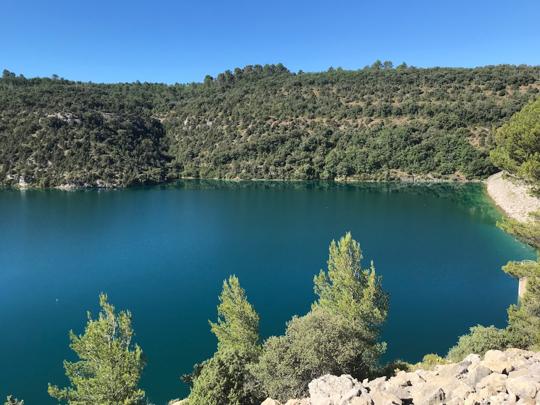 Lago de Guerlédan: um canto da natureza na Bretanha - Chéroy | Secret World Trip Planner