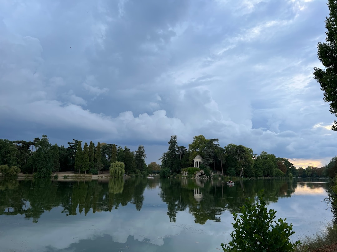 Découvrez la magie du Lac de Grand-Lieu en Pays de la Loire - Rouvres-les-Bois | Secret World Trip Planner