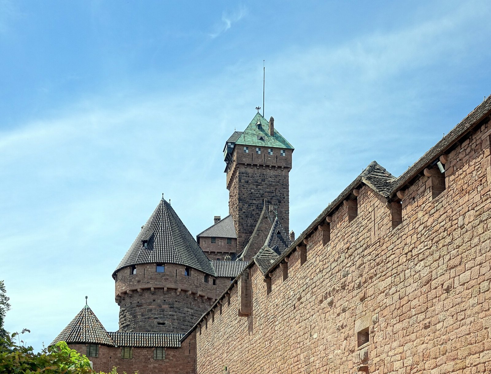 Entdecken Sie den Charme des Château du Haut-Koenigsbourg in Alsace - Orschwiller | Secret World Trip Planner