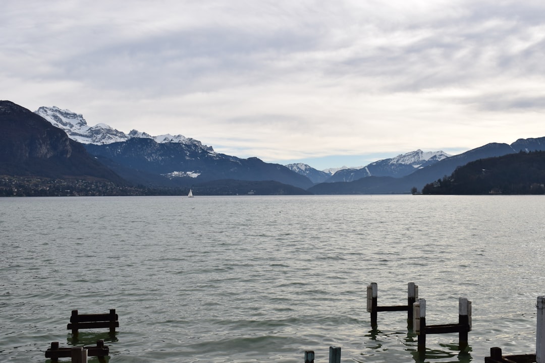 Scopri il Lago di Annecy: un gioiello della natura in Francia - Veyrier-du-Lac | Secret World Trip Planner