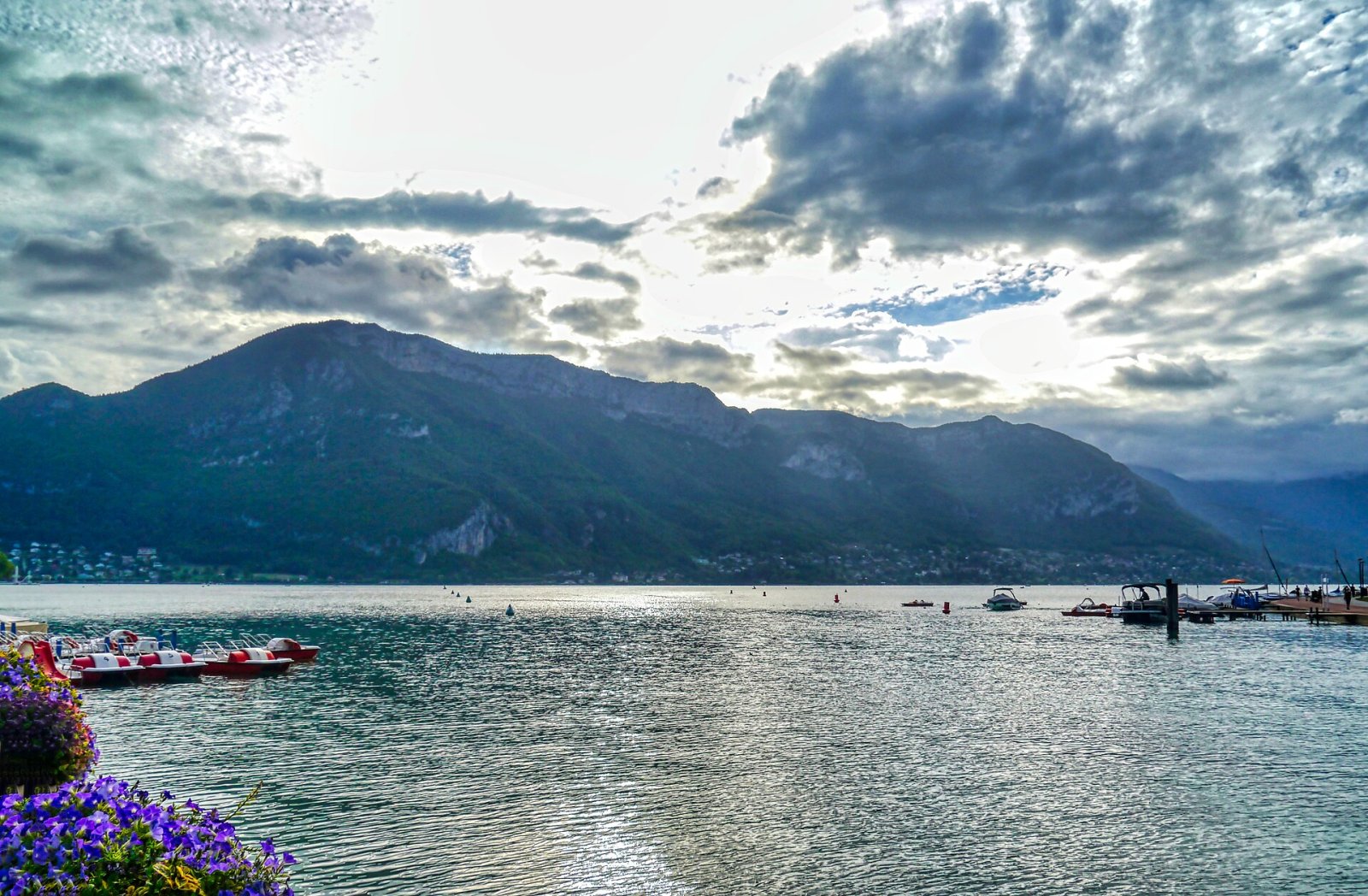 Descubre el Lago de Annecy: una joya de la naturaleza en Francia - Veyrier-du-Lac | Secret World Trip Planner